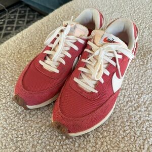 Nike Women’s Waffle Debut Vintage Pink